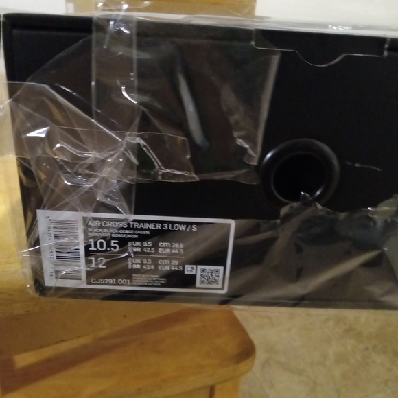 Shoes - Picture 4 of 7